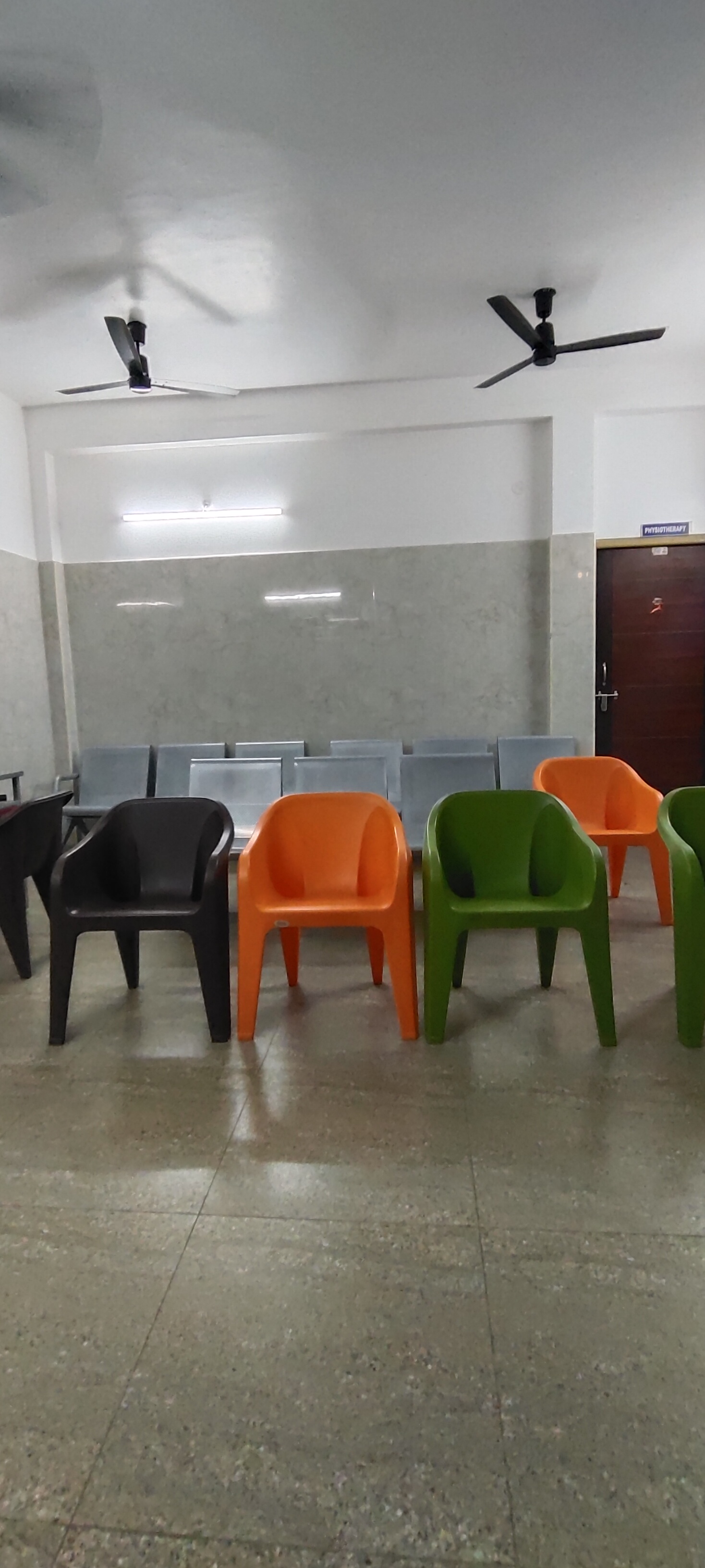 Shri Vanangamudi Ortho Centre reception and waiting area